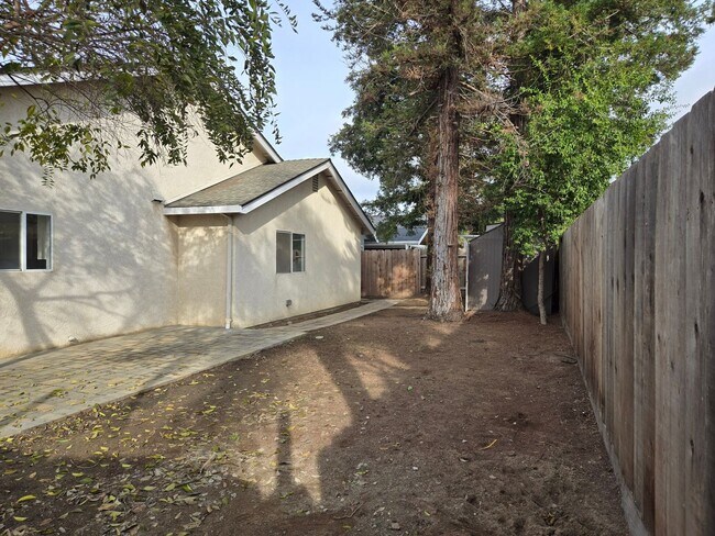 Building Photo - 3884 Paula Ct