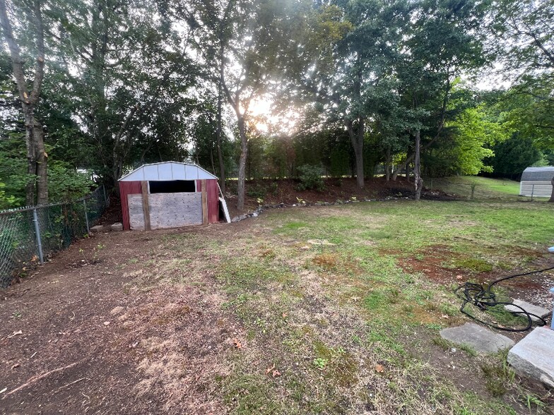 Building Photo - 240 Greenaway Dr