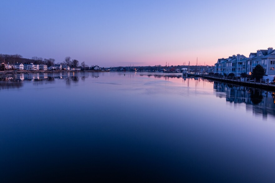 Building Photo - 36 Pequotsepos Rd