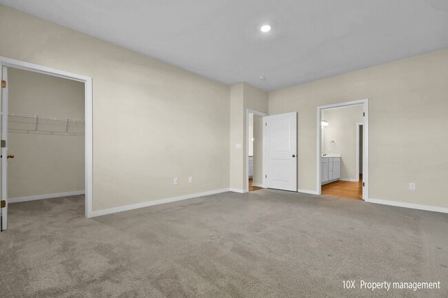 Building Photo - 5851 Ryman Dr
