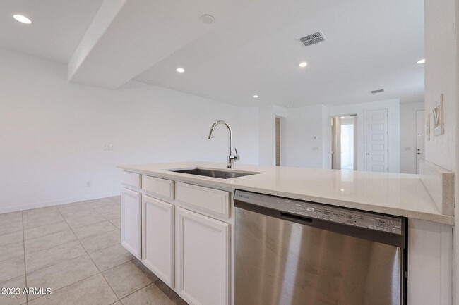 Building Photo - 16554 W Questa Dr