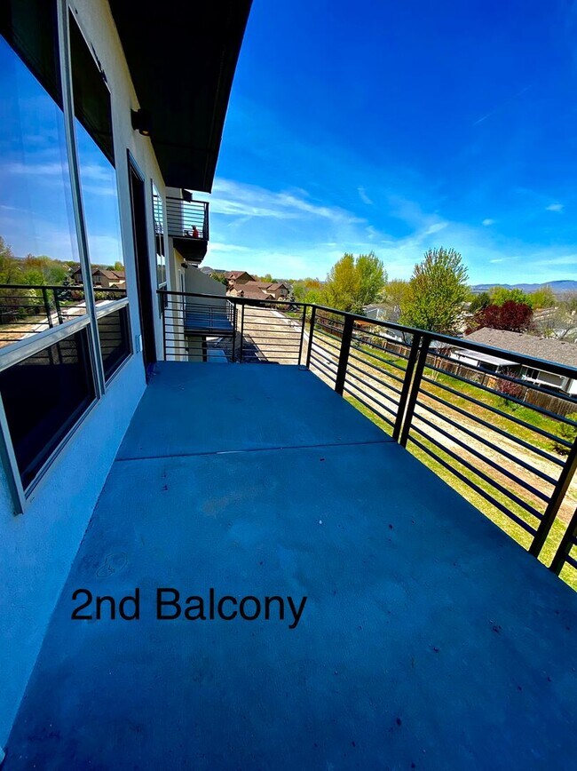 Building Photo - Close to Micron, 3 Bedroom 3 bath w/ a Million Dollar View!