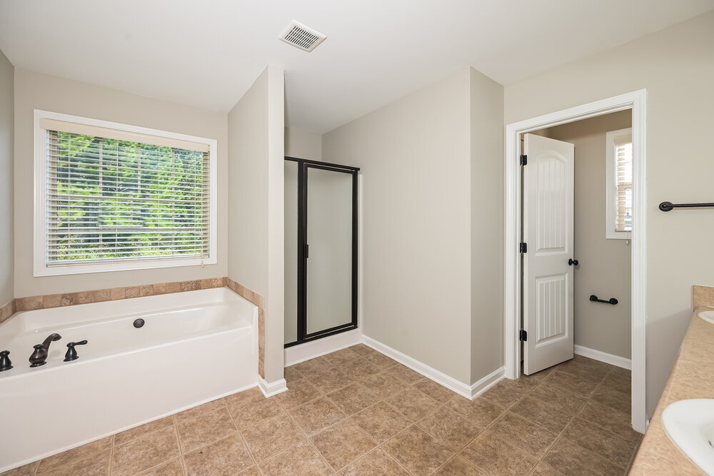 Building Photo - 2048 Woodland Brook Dr