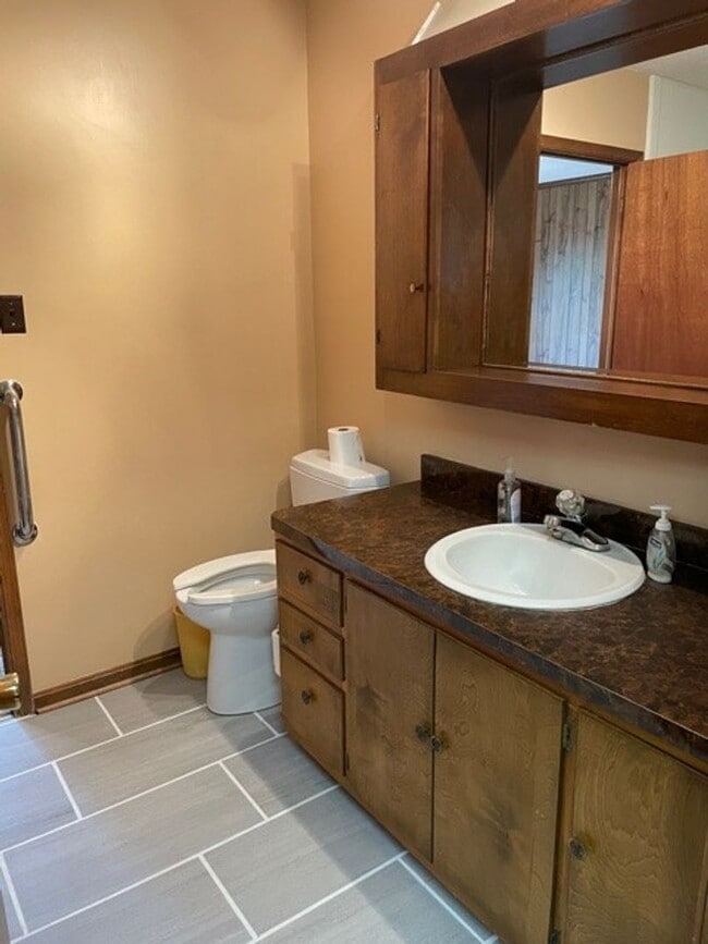 Building Photo - Lakeview Ranch Located in a Quiet Neighborhood