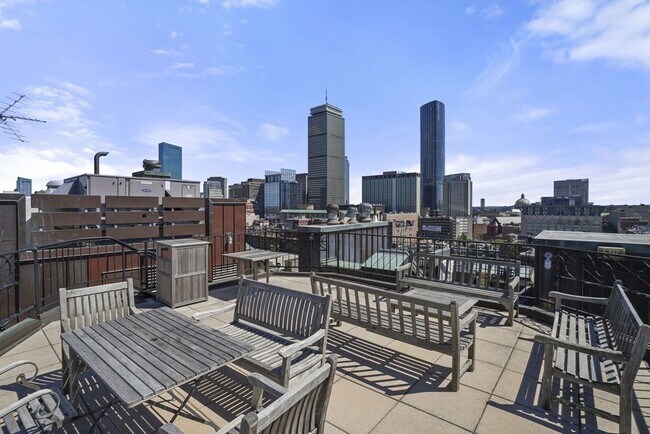 Building Photo - 424 Marlborough St
