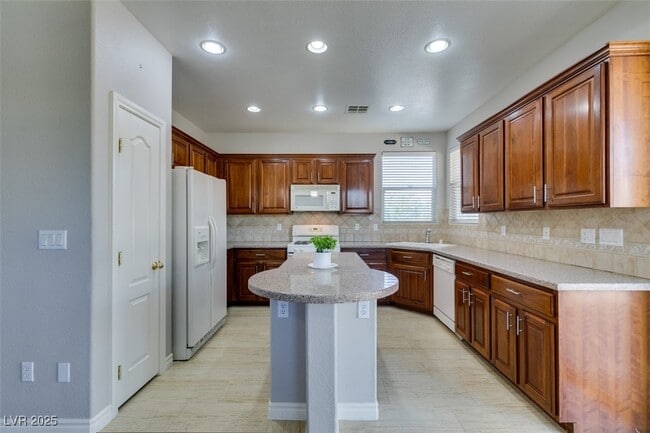 Building Photo - 9005 Semillon St