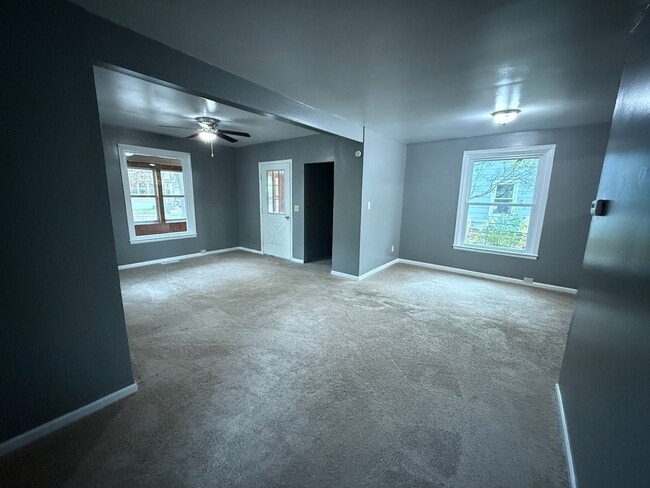 Building Photo - Single-Family Home Close to Henry Ford Hos...