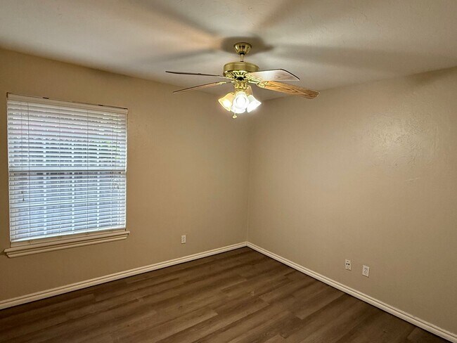 Building Photo - Large 3 Bed 2.5 Bath In Edmond