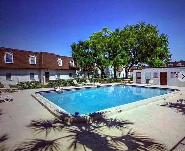 Building Photo - 9209 Tudor Dr