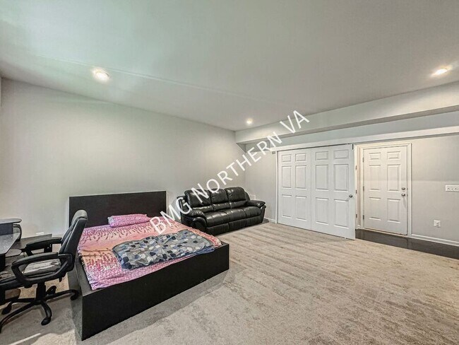 Building Photo - 42961 Running Creek Square