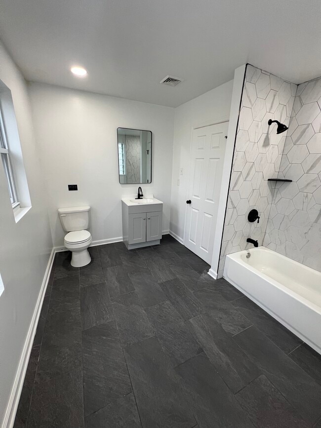 Building Photo - 912 Pennell St