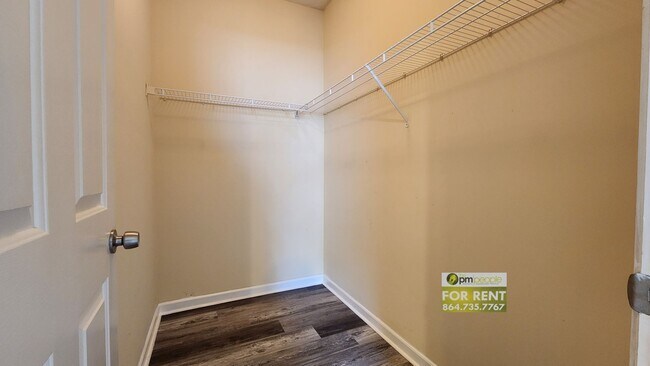 Building Photo - 3/2 Condo in Great Greenville Location!