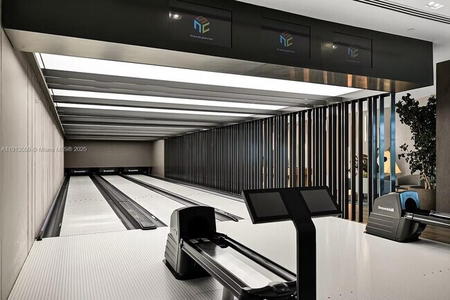 Building Photo - 650 NE 32nd St