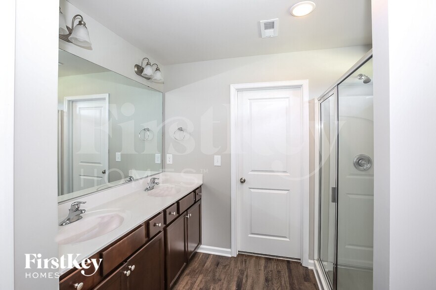 Building Photo - 7607 Wallace Farm Ln