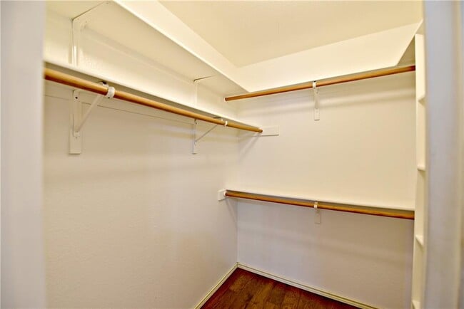 Building Photo - 1003 N Riviera Cir