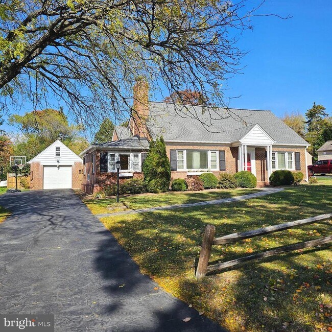 Building Photo - 5940 6th St