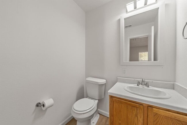 Building Photo - 1804 Singleton Ave