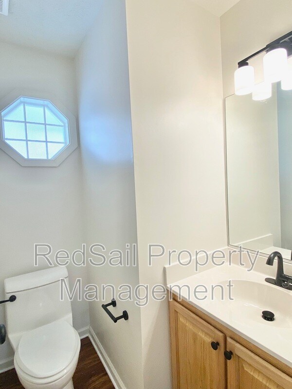 Building Photo - 200 Halles Run