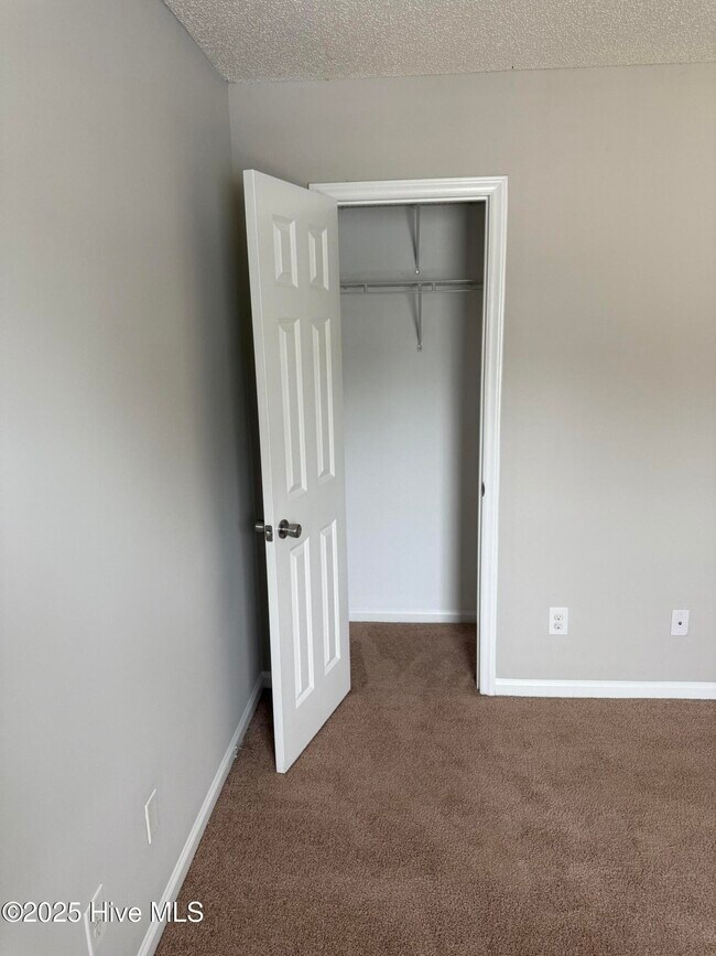 Building Photo - 1222 Cross Creek Cir