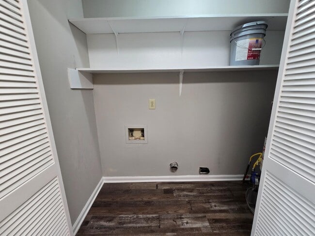 Building Photo - 204 Hunter Dr