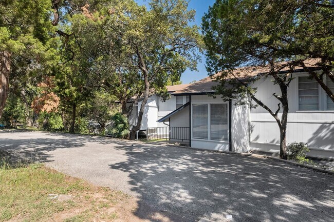 Building Photo - Spacious 3BR Far West Duplex with Loft & Private Deck