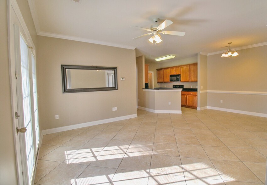 Building Photo - 2077 Silvercrest Dr