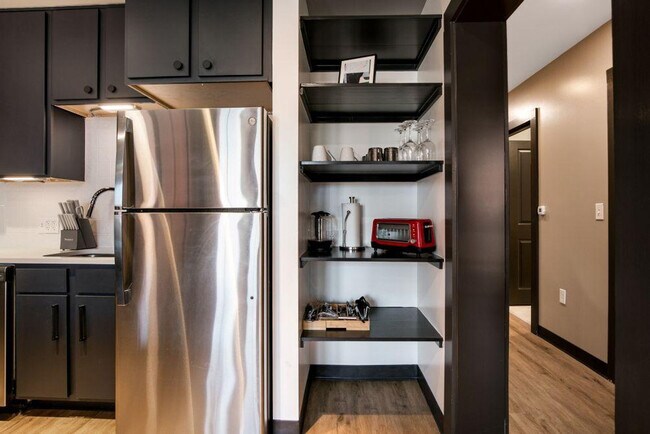 Building Photo - 611 Commerce St