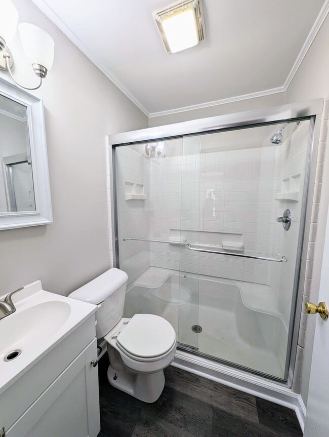 Building Photo - 213 E Weatherspoon St