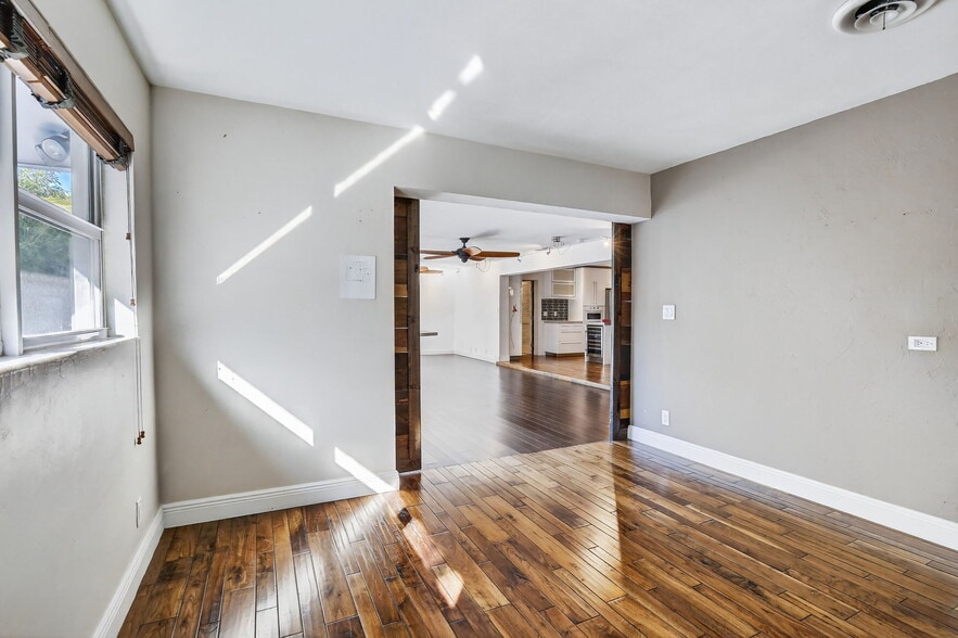 Building Photo - 2740 NE 34th St