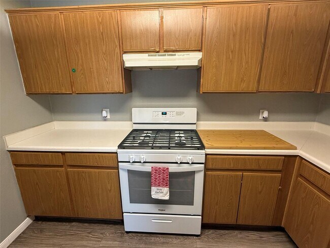 Building Photo - 2221 Creekside Ln