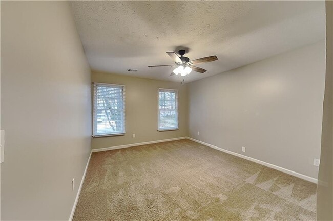 Building Photo - 9880 Lake Forest Way