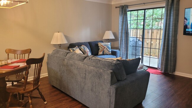 Building Photo - Furnished 3 BR, 3 BH Townhouse in Wilmington!
