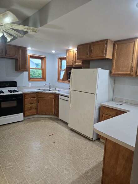 Primary Photo - 12 W Mosher St