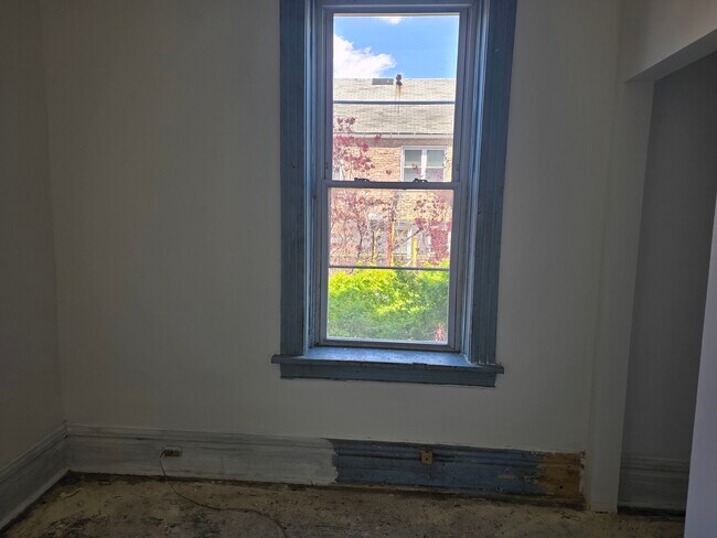 Building Photo - 3444 S Western Ave