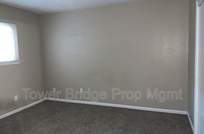 Building Photo - 6004 Bourbon Dr