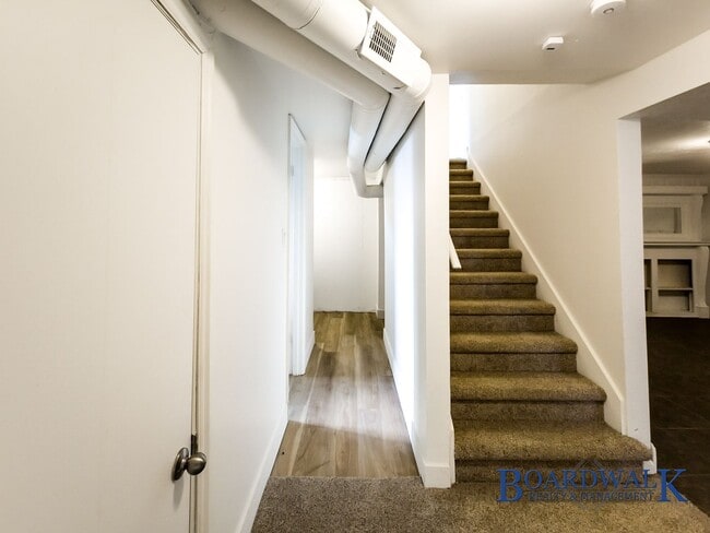 Building Photo - Spacious 4-Bed Home with Basement & Covered Patio