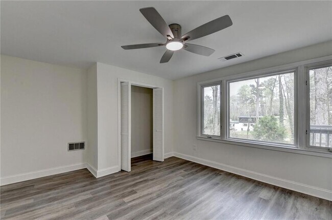 Building Photo - 3914 Granger Dr