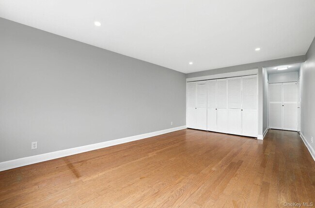 Building Photo - 12 Old Mamaroneck Rd