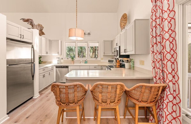 Building Photo - 2415 The Haul Over