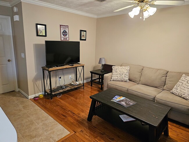 Building Photo - 1064 N Montgomery St