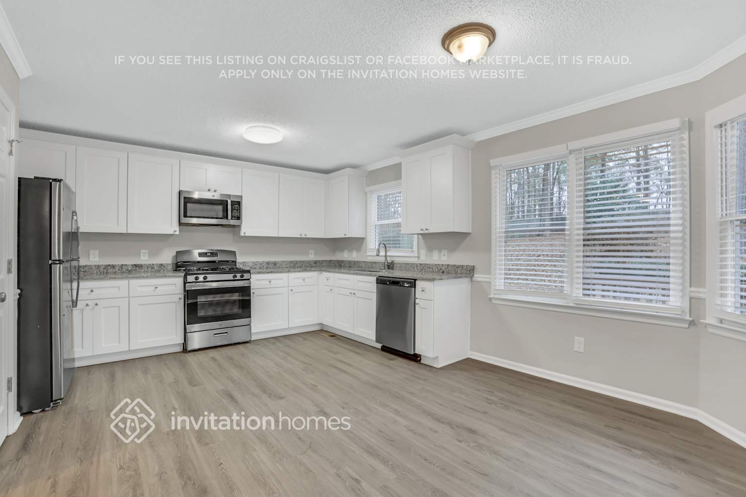 Building Photo - 1405 Silver Fox Run