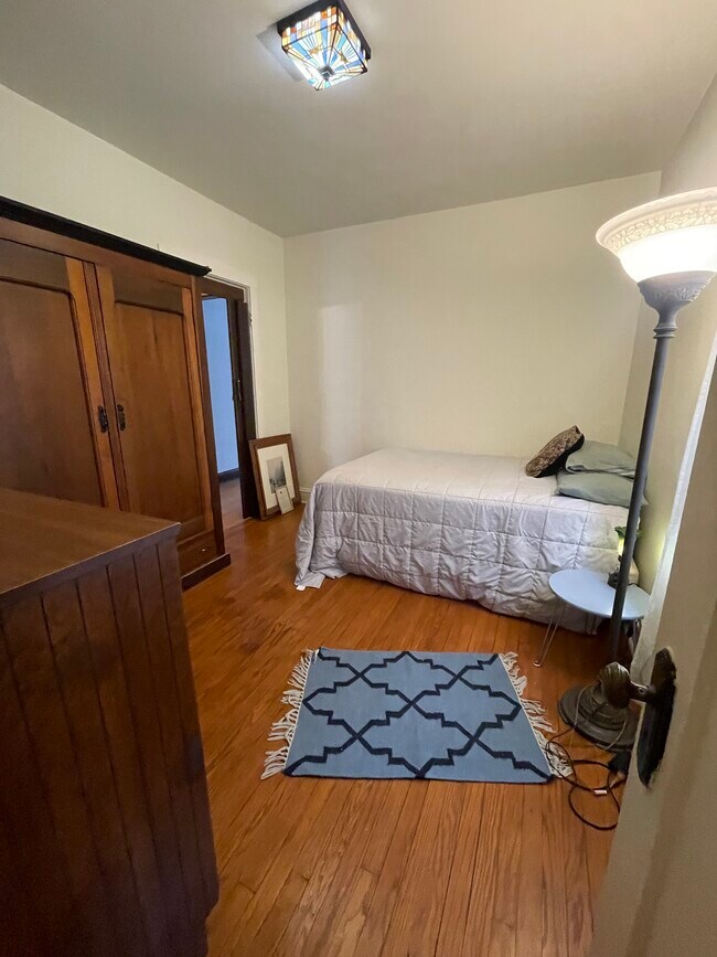 2nd Bedroom - 5735 N Washtenaw Ave