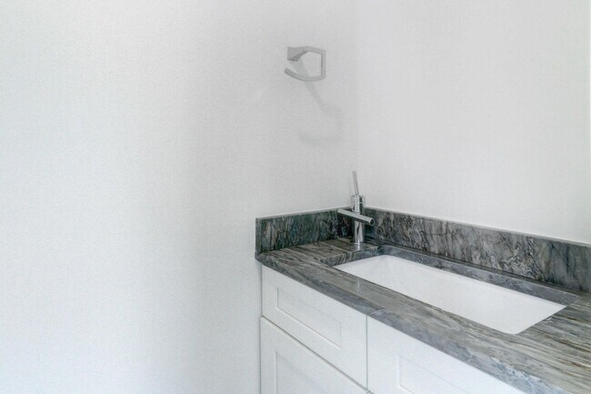 Building Photo - 833 Ardmore Rd