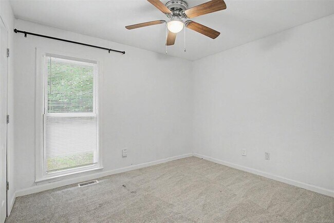 Building Photo - 6205 Adams Hunt Dr