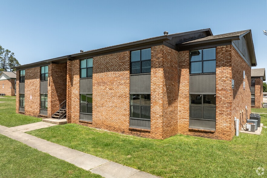 Primary Photo - Cedar Manor Apartments