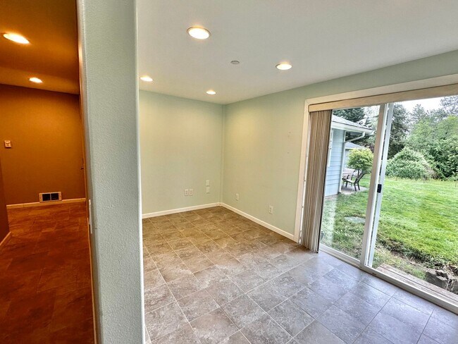Building Photo - Rare Kent Gem, 3 BR | 3 BA | 2 DEN | 0.41 ...