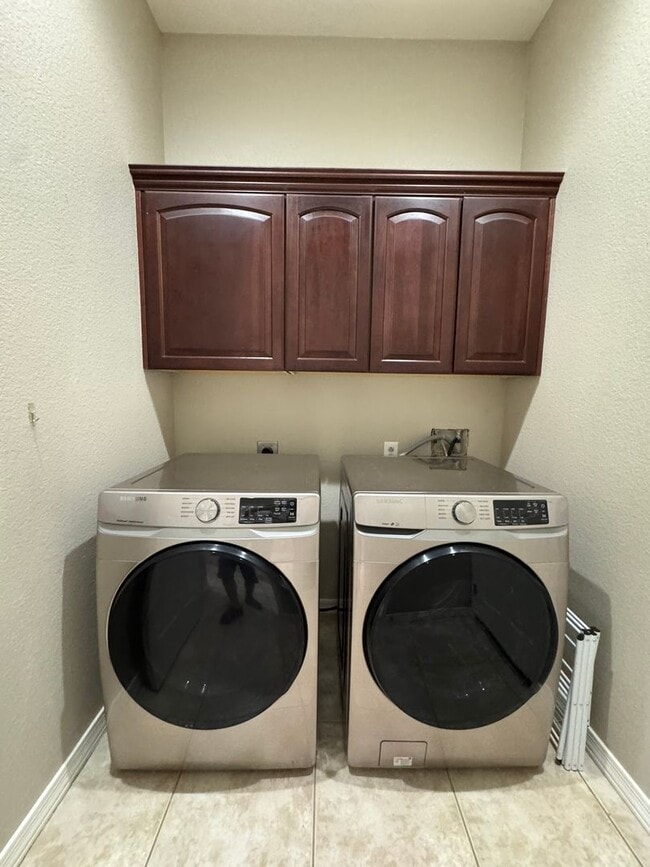 Building Photo - Furnished 3BR Laughlin Ranch Pool Home with Entertainer's Patio in gated Golf Community includes ...