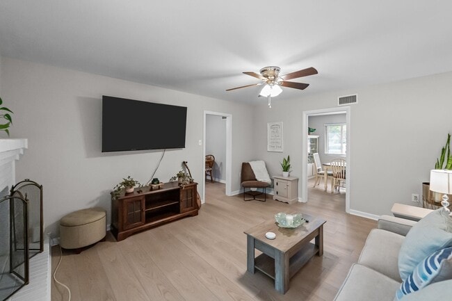 Building Photo - Charming 3-Bedroom Home on Savannah’s Southside with Covered Patio and Large Backyard