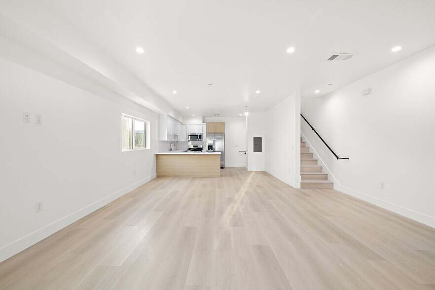 Building Photo - 5649 Case Ave