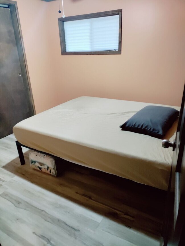 Building Photo - MIL-2117